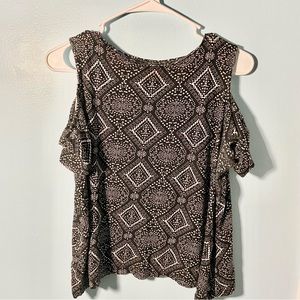 Off the Shoulder Patterned Over Flow Womens Shirt Size M